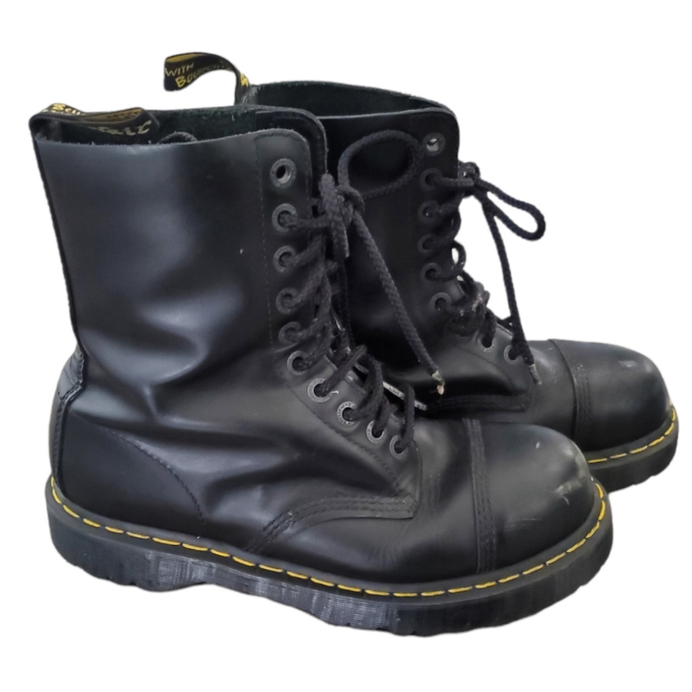 *SOLD* Black Dr Martens Boots - Picture 1 of 7